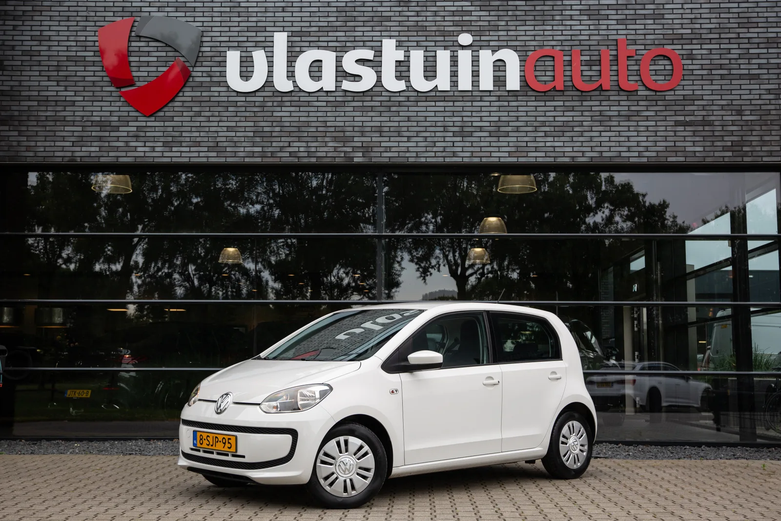 Volkswagen Up (2013) — foto 1