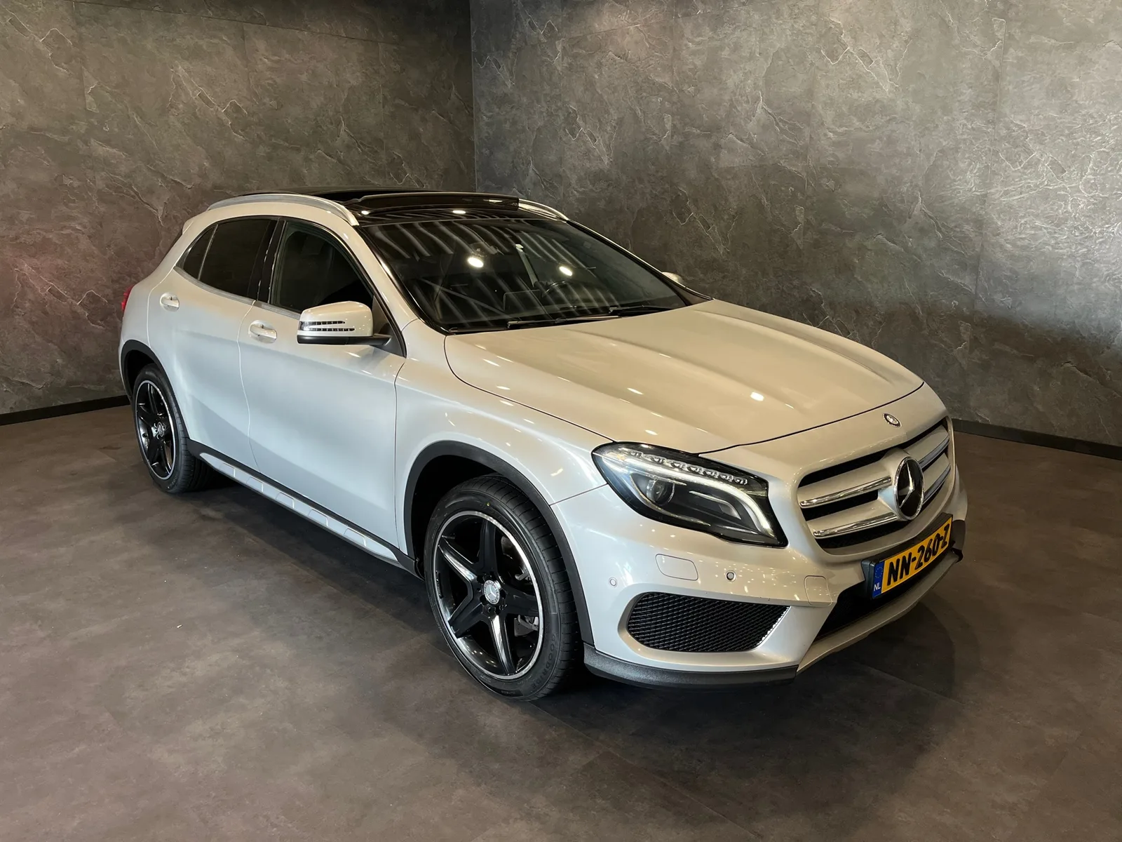 Mercedes-Benz GLA (2015) — foto 1