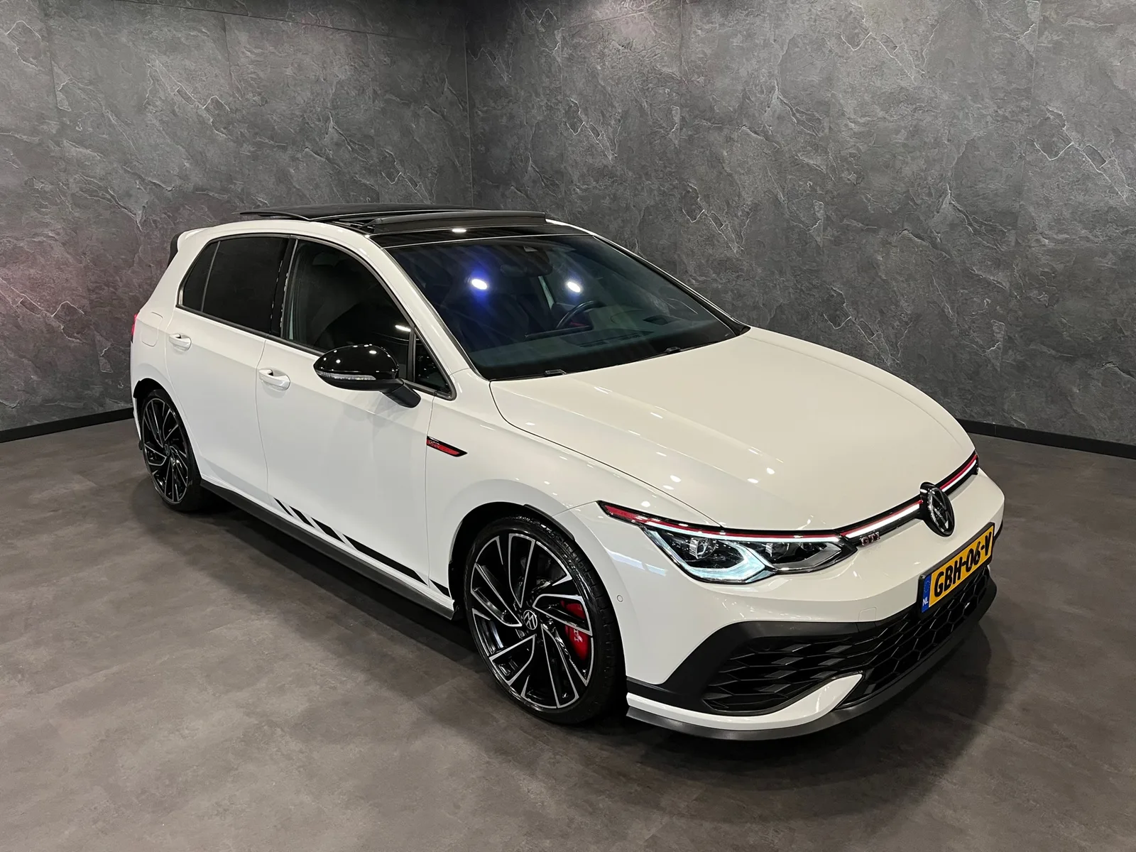 Volkswagen Golf (2021) — foto 1