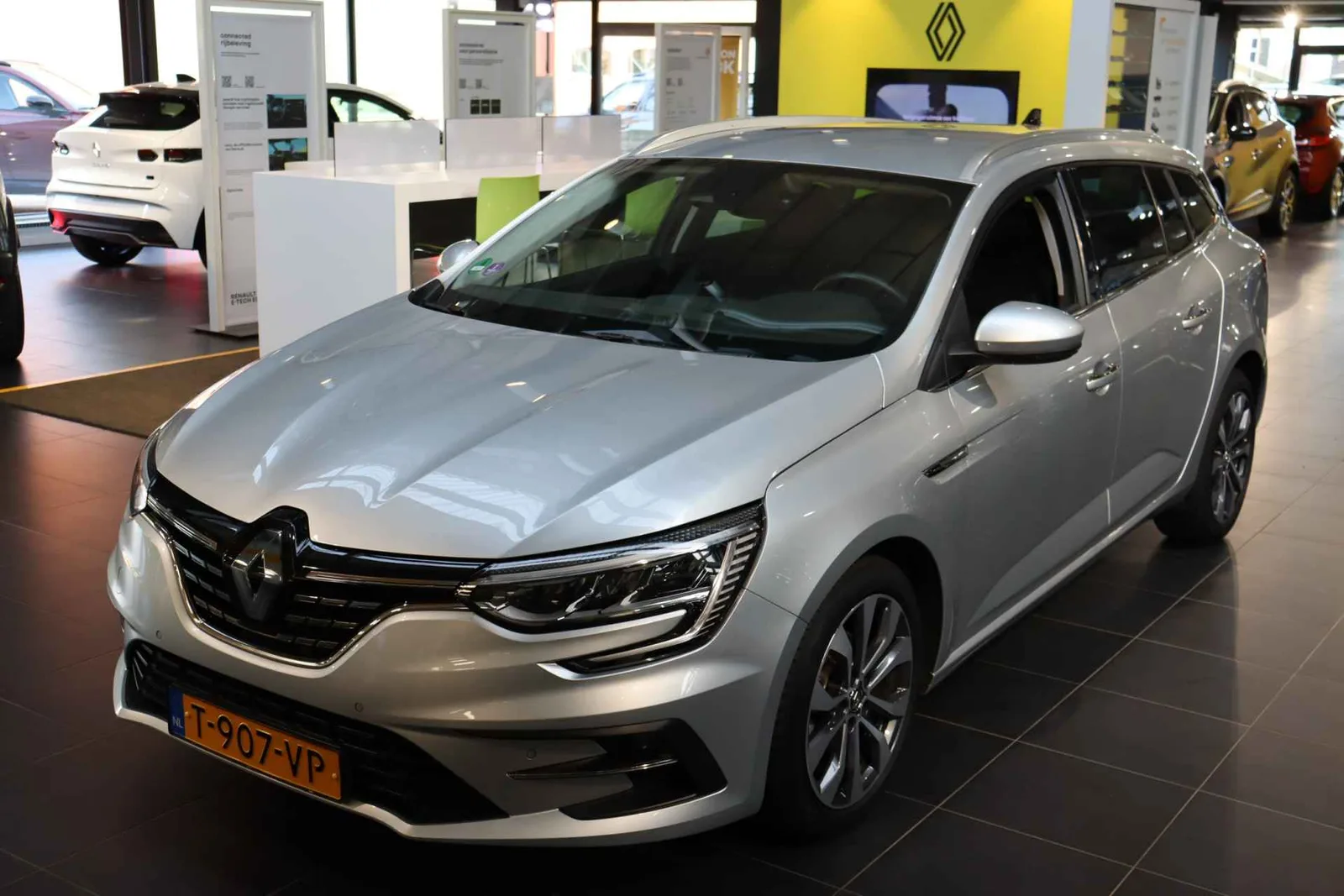 Renault Mégane (2023) — foto 1