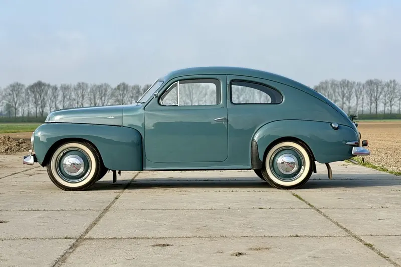 Volvo PV444 (1950)