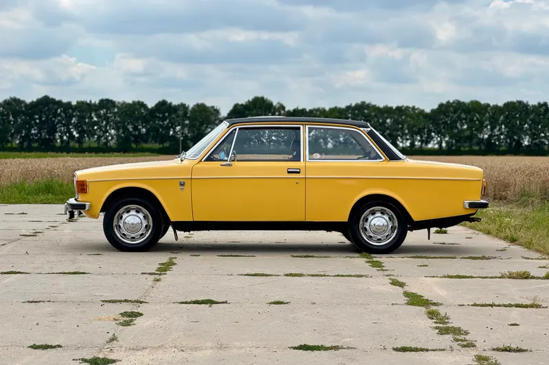 Volvo 142 (1973)