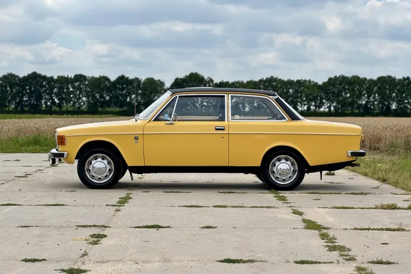 Volvo 142 (1973)
