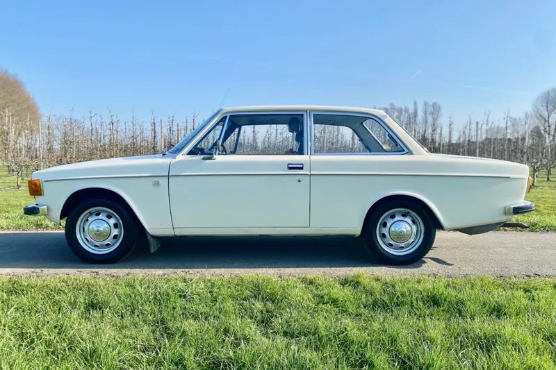 Volvo 142 (1973)