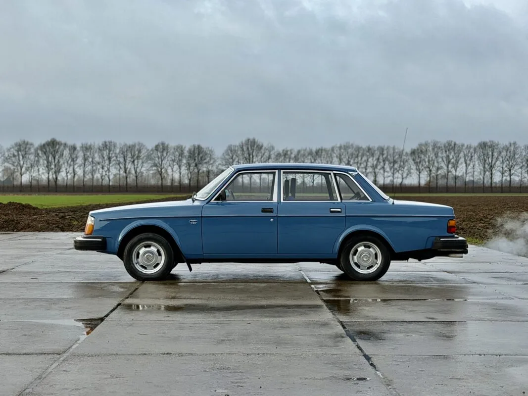 Volvo 244 (1979) — foto 1