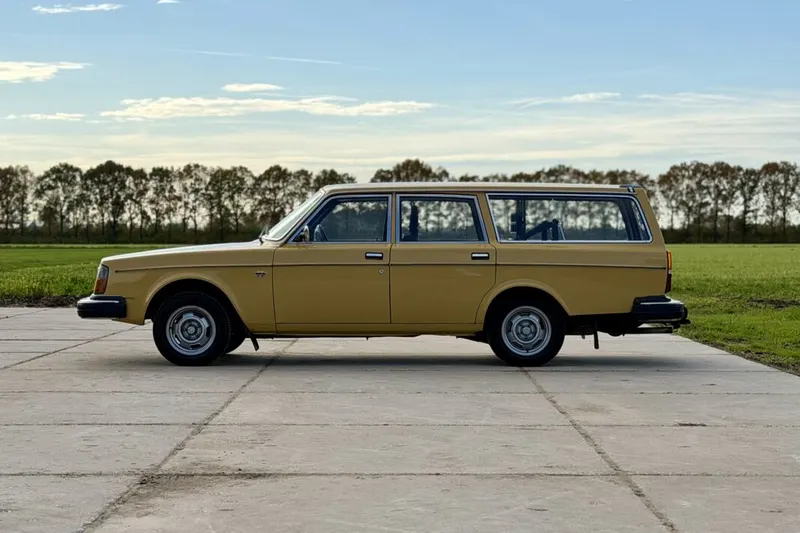 Volvo 245 (1979)