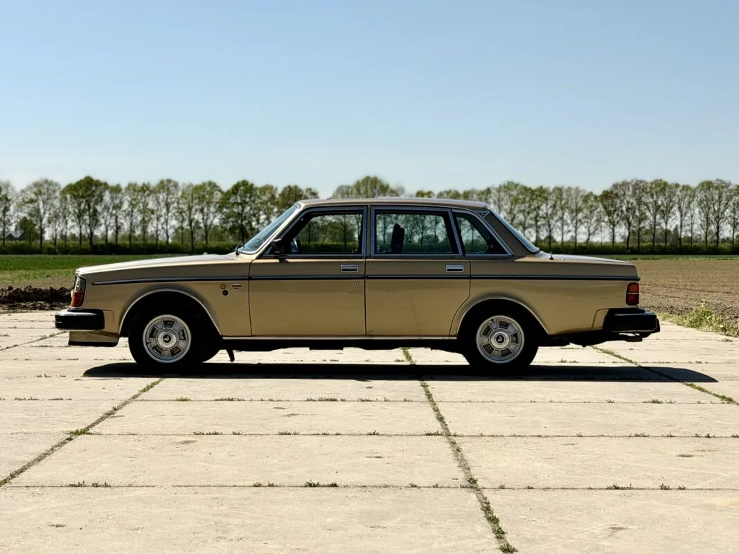 Volvo 264 (1979) — foto 1