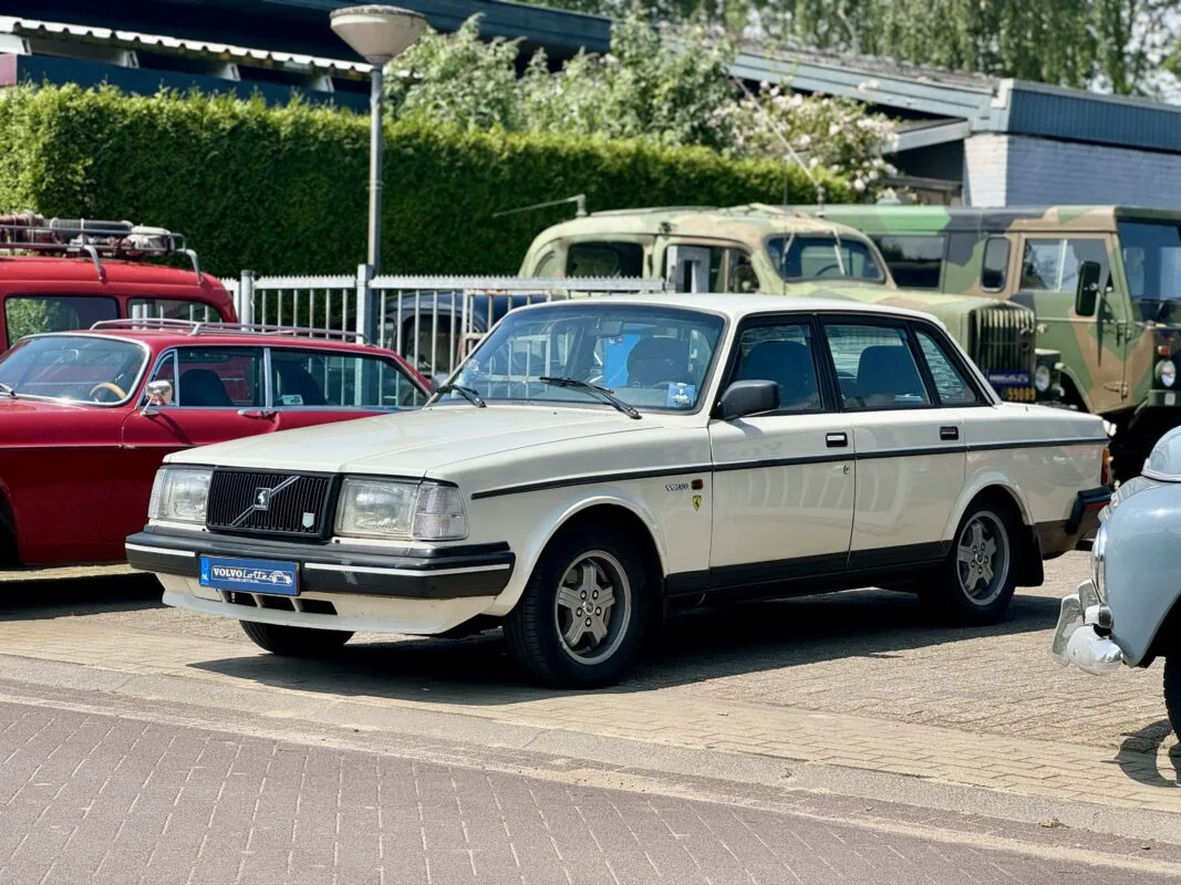 Volvo 240 (1992) — foto 1
