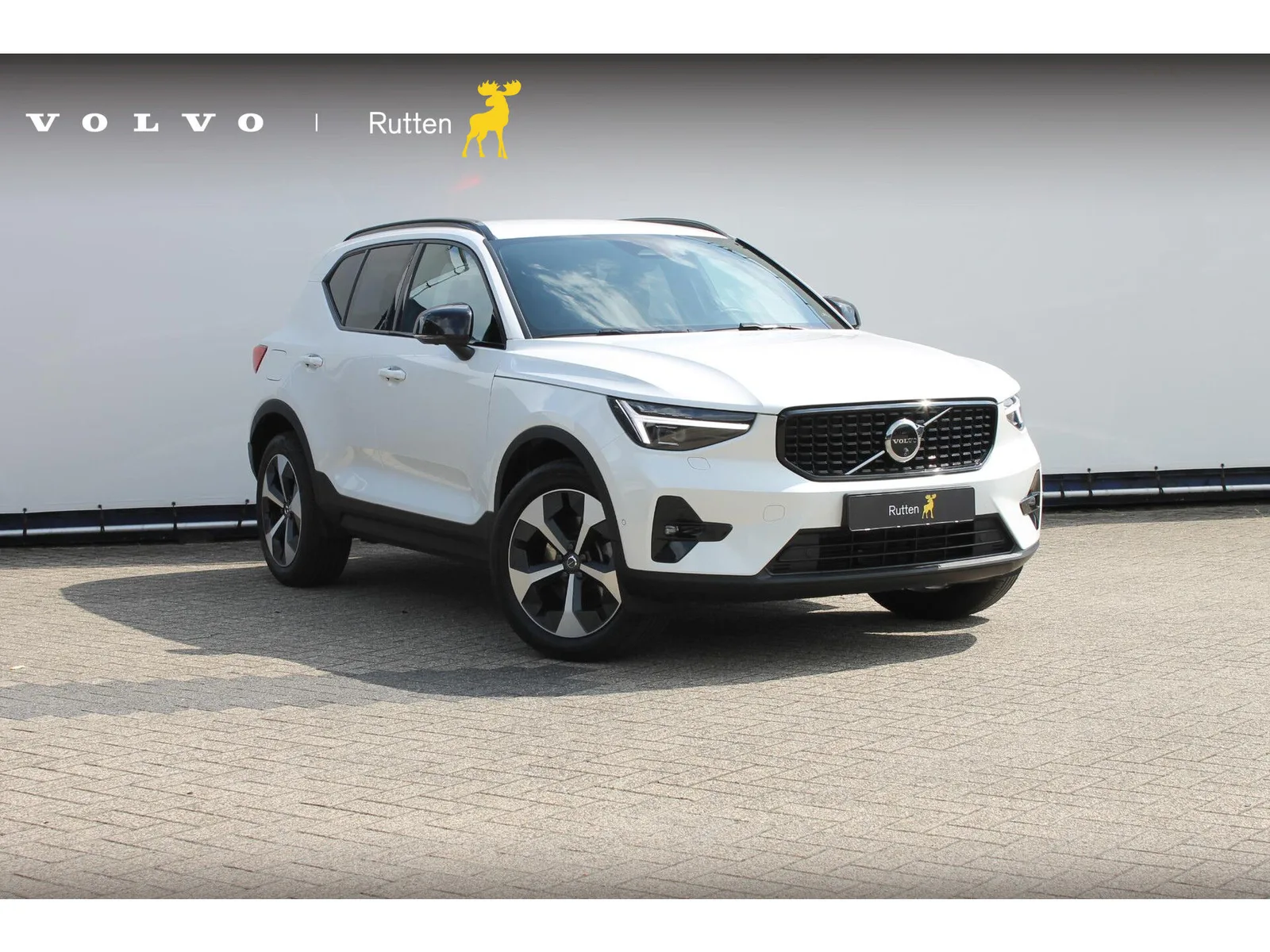 Volvo XC40 (2024) — foto 1