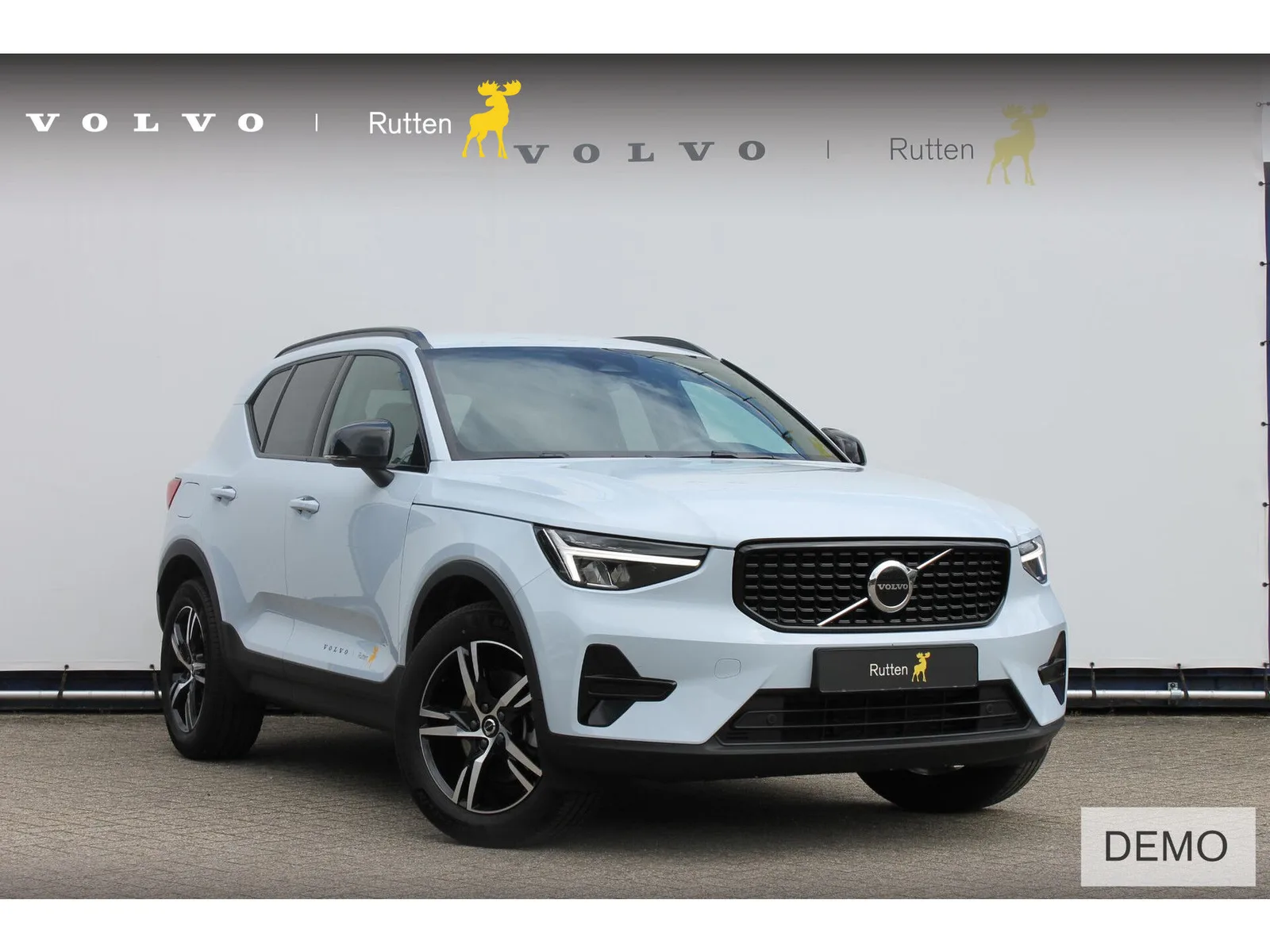Volvo XC40 (2026) — foto 1