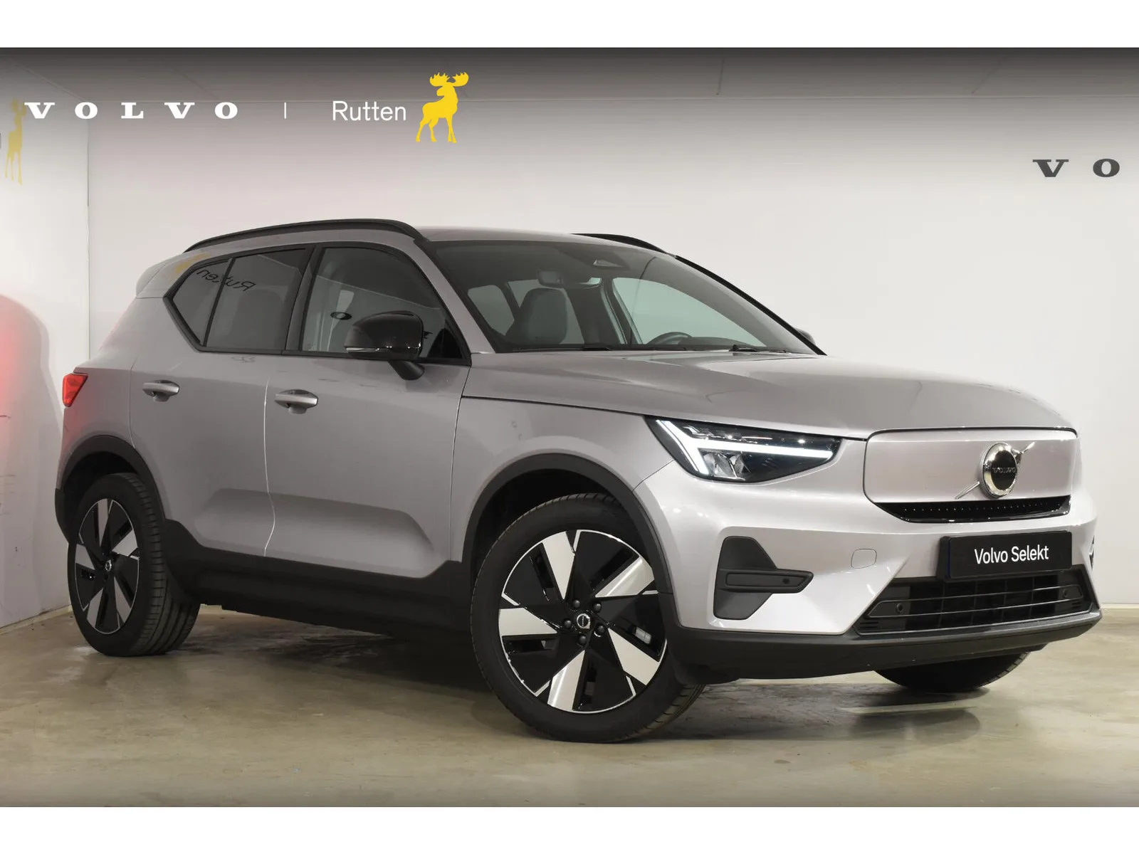 Volvo EX40 (2026) — foto 1