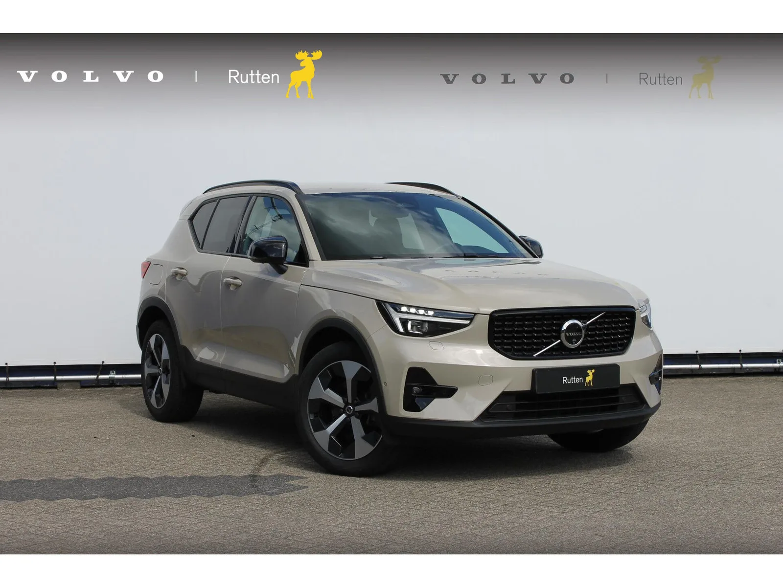 Volvo XC40 (2024) — foto 1