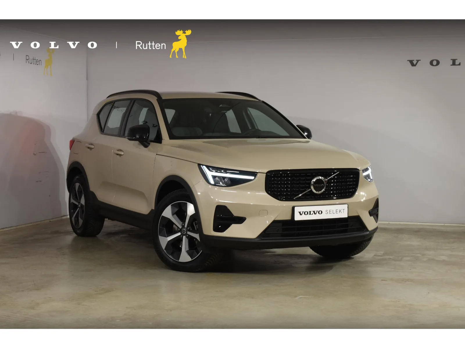 Volvo XC40 (2025) — foto 1