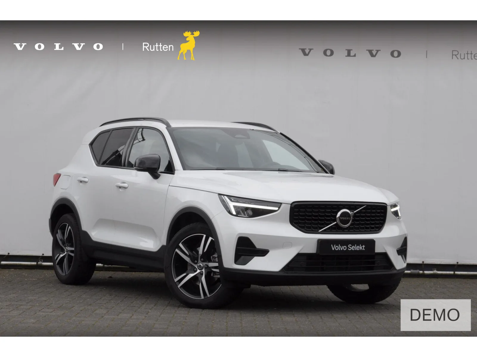 Volvo XC40 (2026) — foto 1