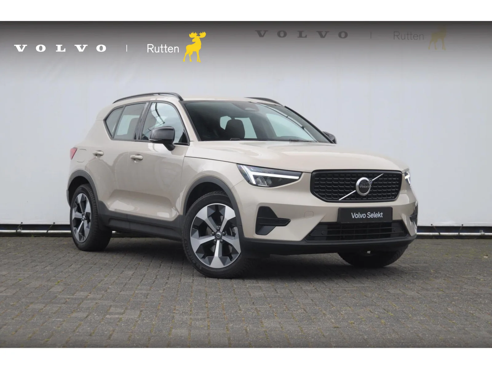 Volvo XC40 (2025) — foto 1