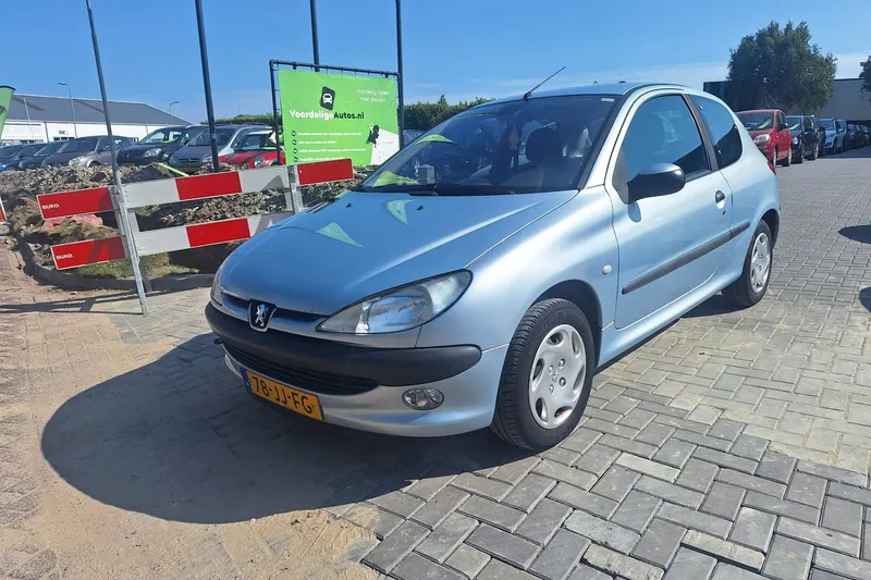 Peugeot 206 (2002)