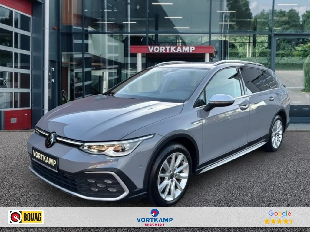 Volkswagen Golf (2022) — foto 1