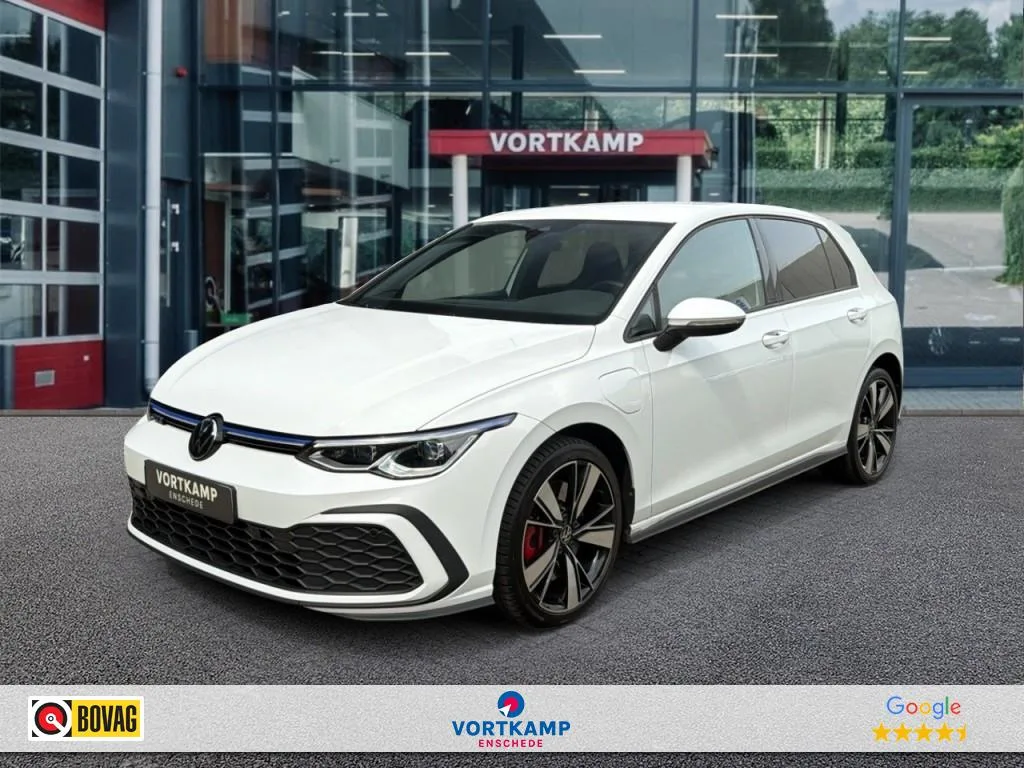 Volkswagen Golf (2022) — foto 1