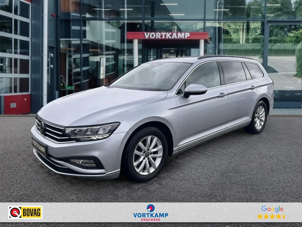 Volkswagen Passat (2022) — foto 1