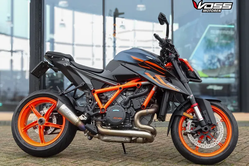 KTM 1290 SuperDuke R (2021)