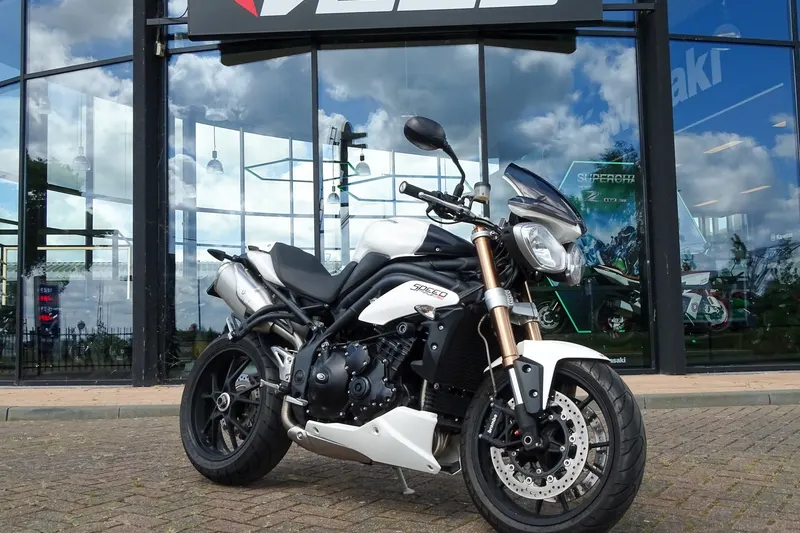Triumph SPEED TRIPLE 1050 (2013)