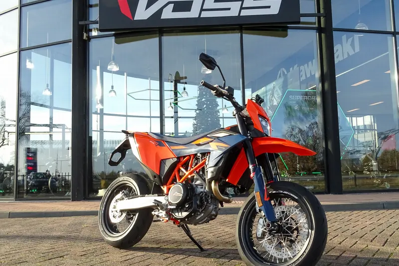 KTM 690 SMC (2026)