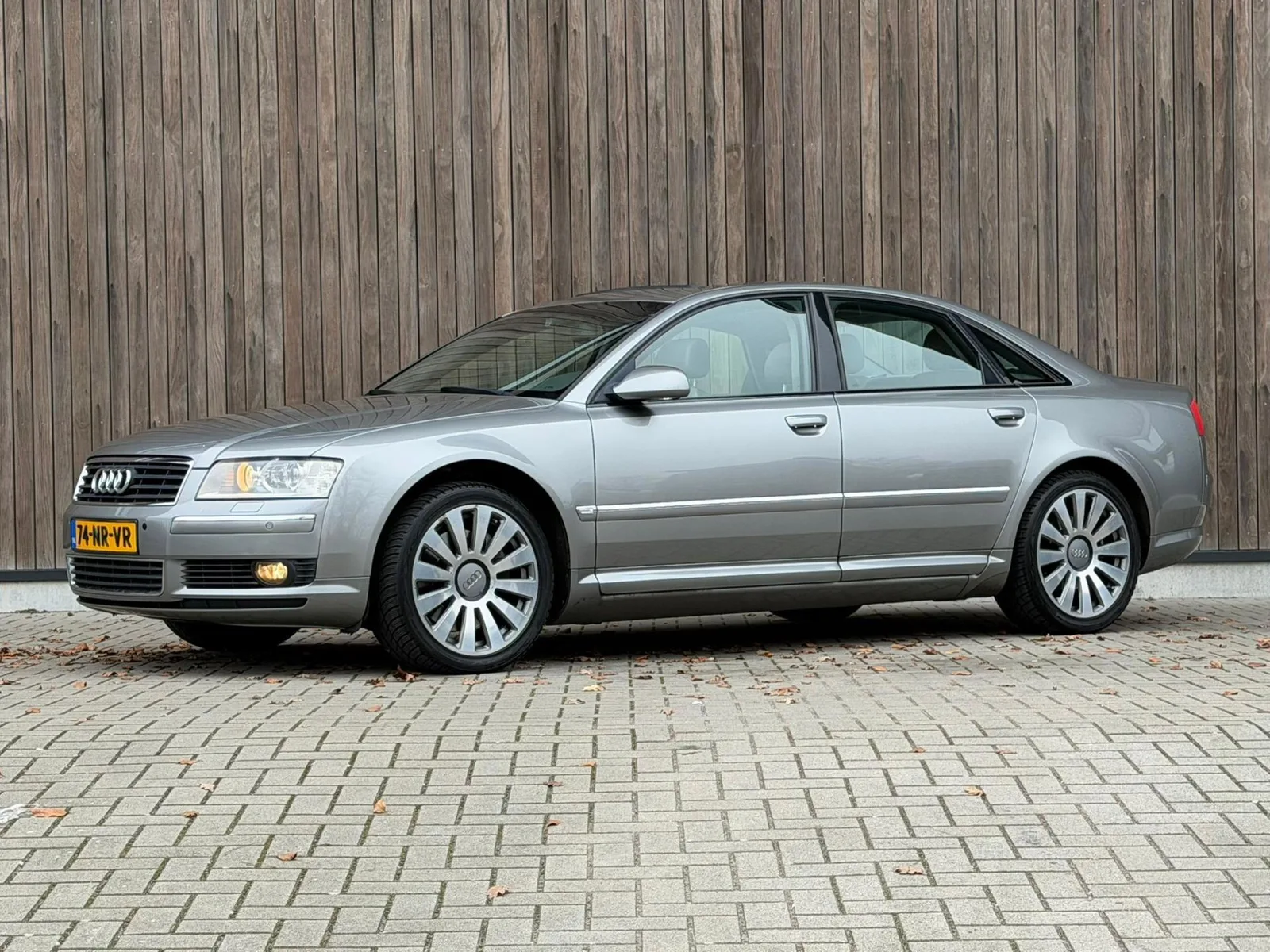 Audi A8 (2004) — foto 1