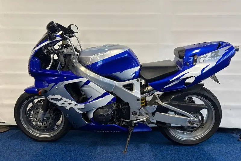 Honda CBR 900 RR Fireblade (1995)