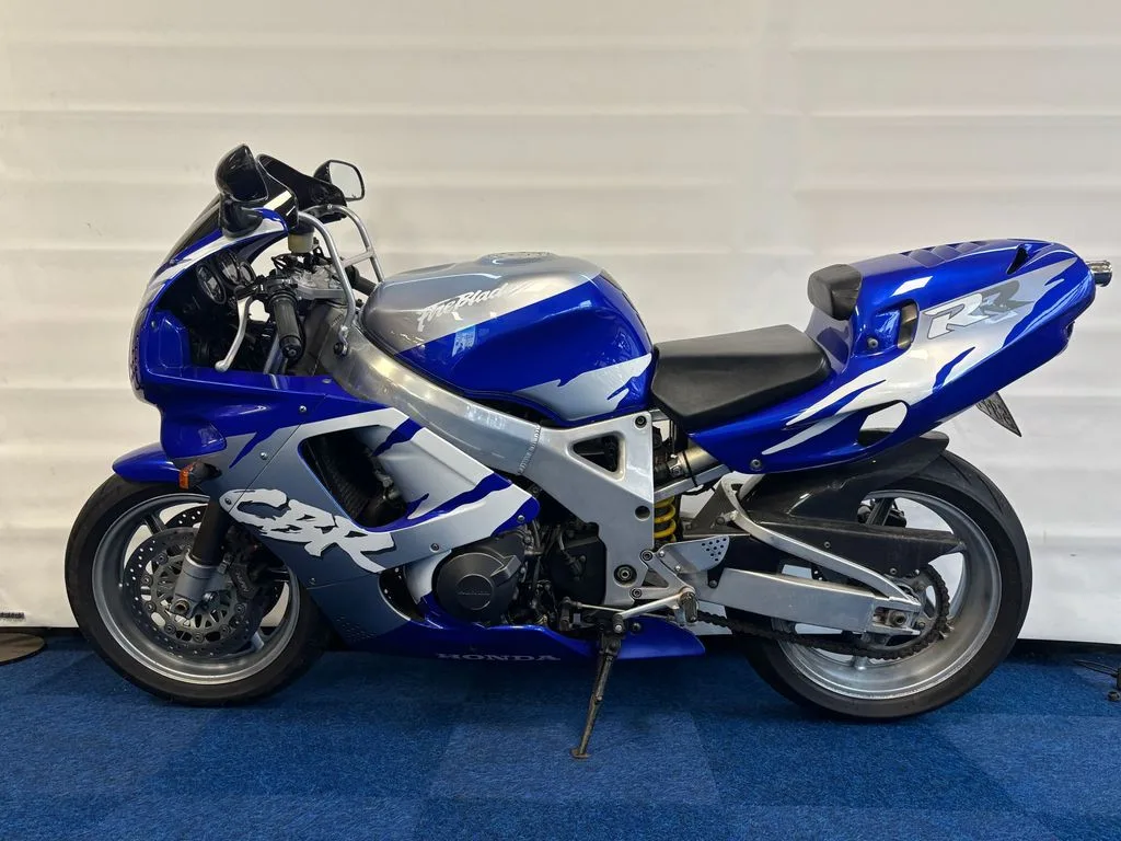 Honda CBR 900 RR Fireblade (1995) — foto 1