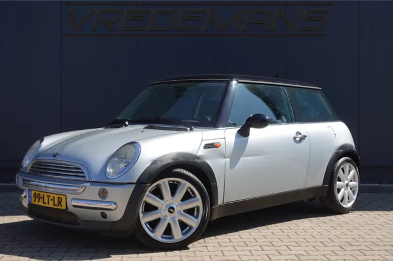 MINI Cooper (2003)