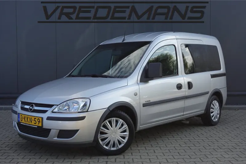 Opel Tour (2004)