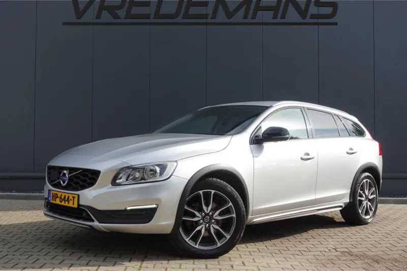 Volvo V60 Cross Country (2015)