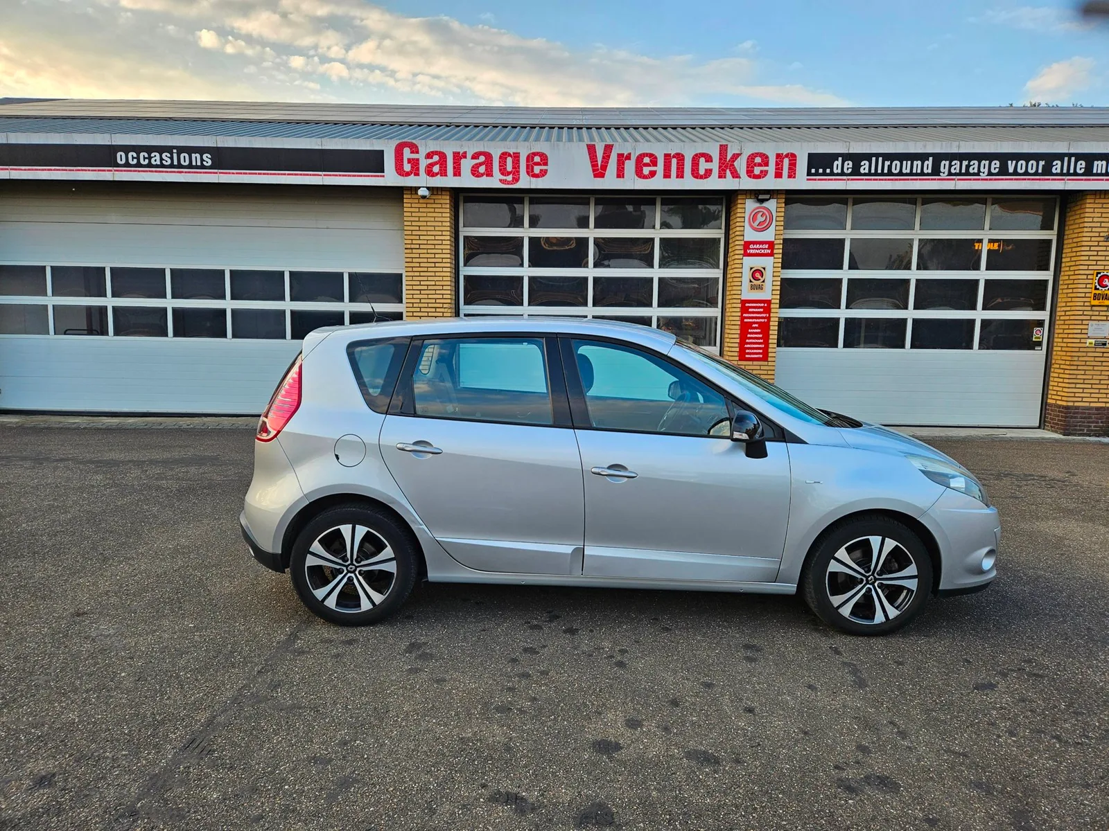 Renault Scénic (2011) — foto 1