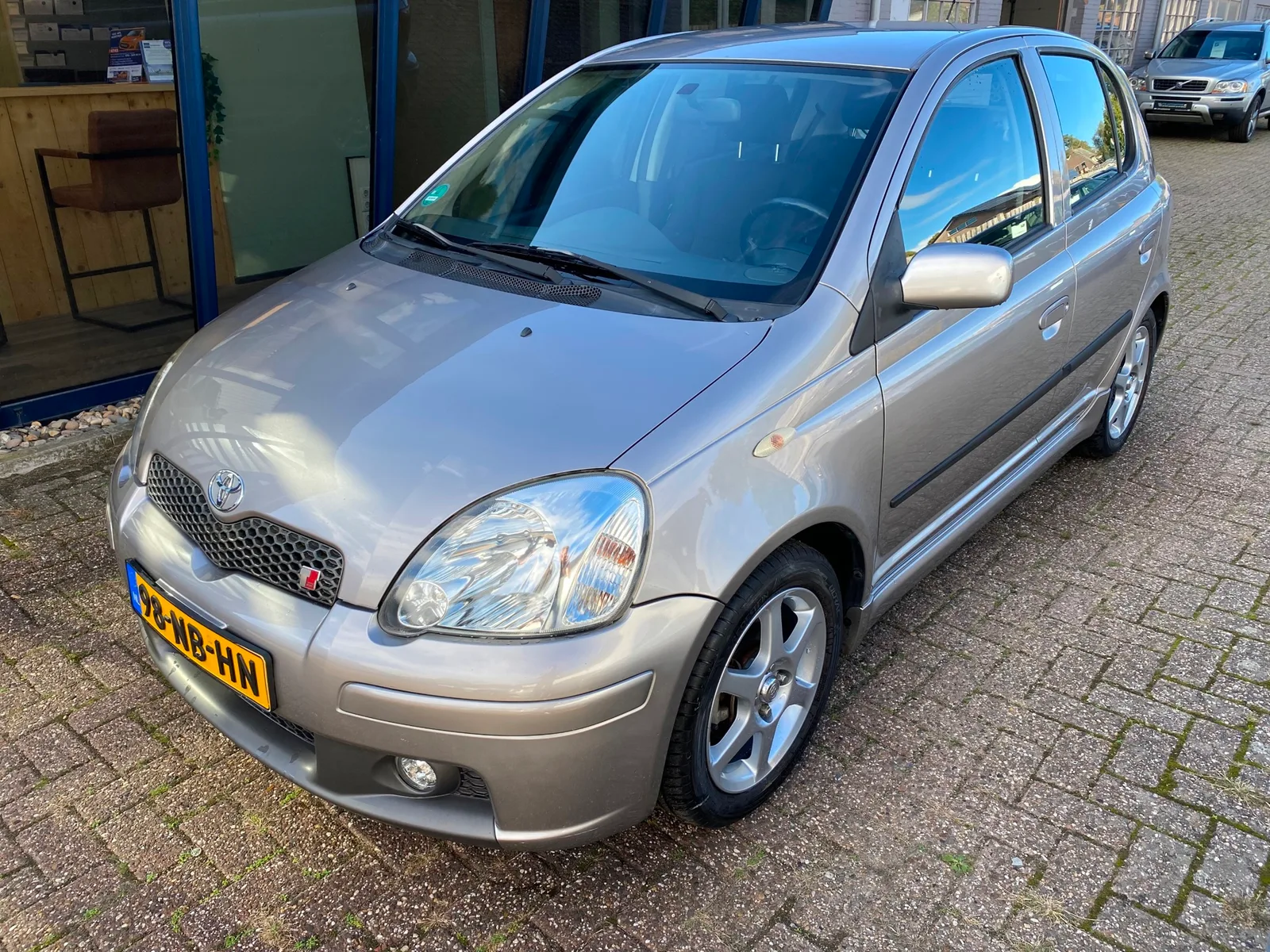 Toyota Yaris (2003) — foto 1