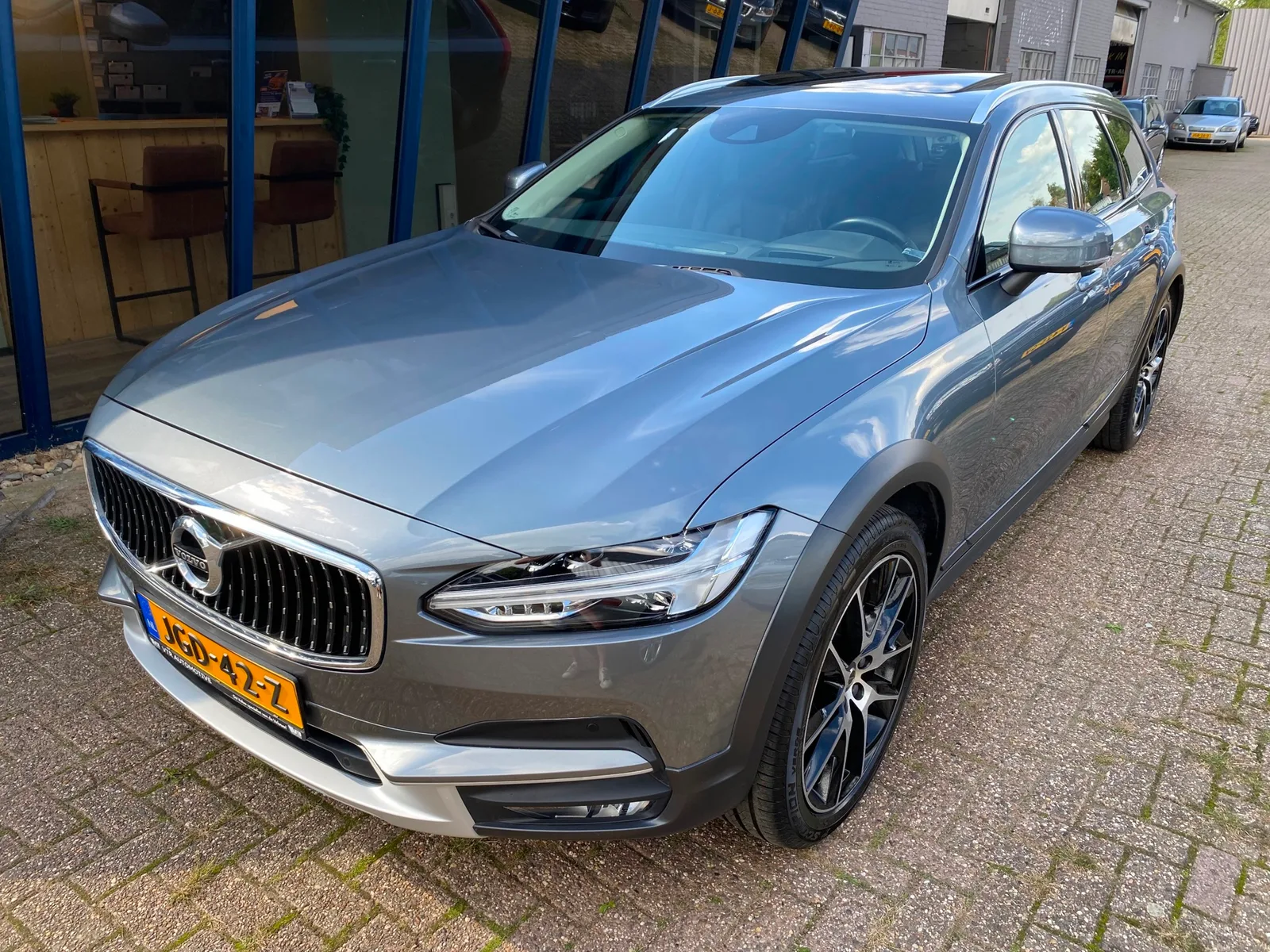 Volvo V90 Cross Country (2018) — foto 1