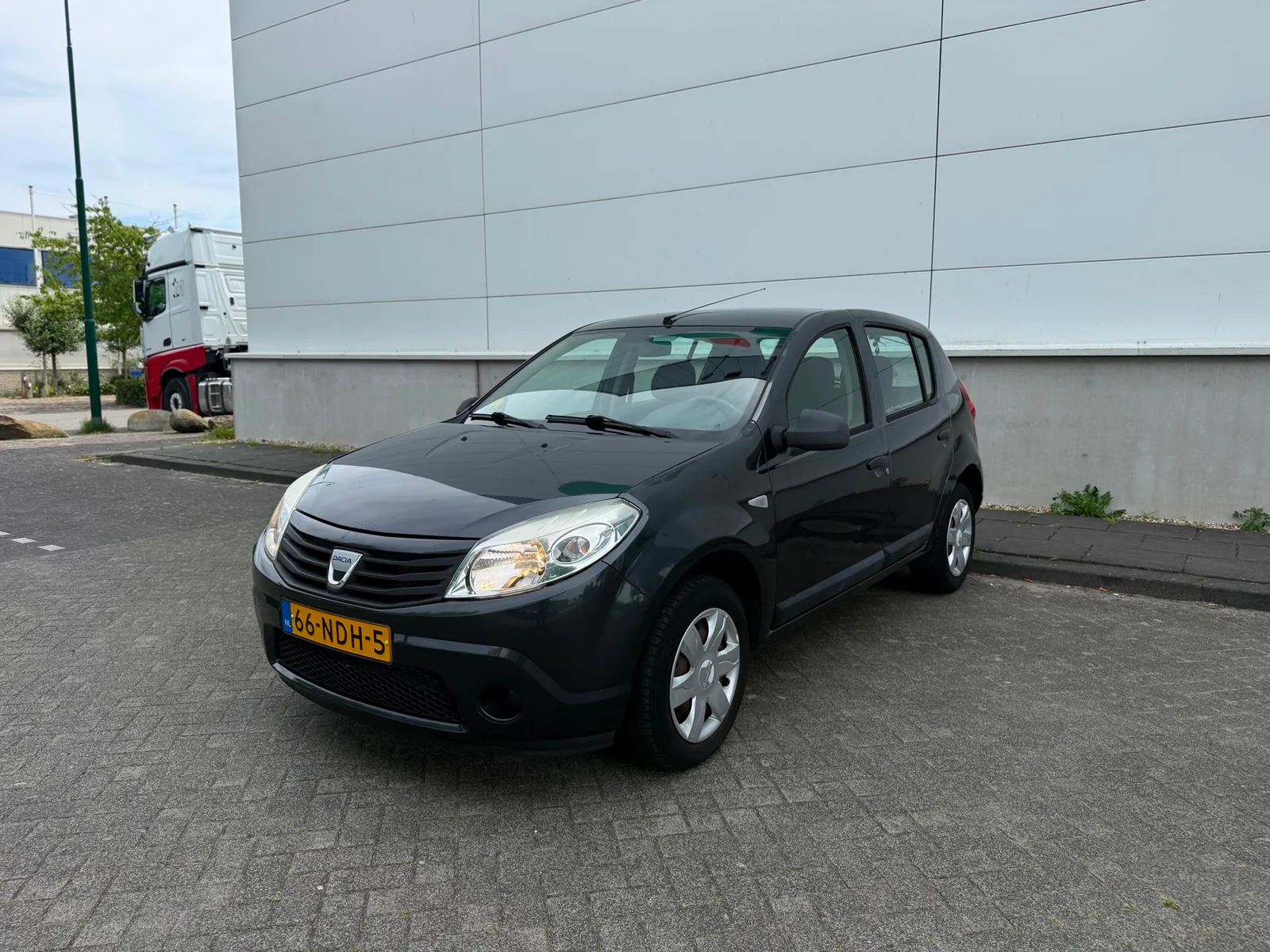 Dacia Sandero (2010) — foto 1