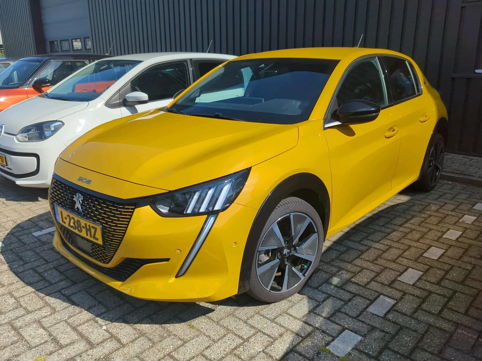 Peugeot e-208 (2021) — foto 1