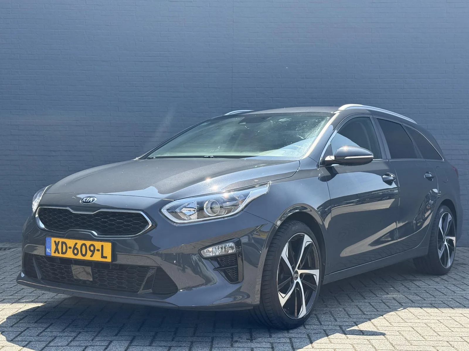 Kia Ceed Sportswagon (2018) — foto 1