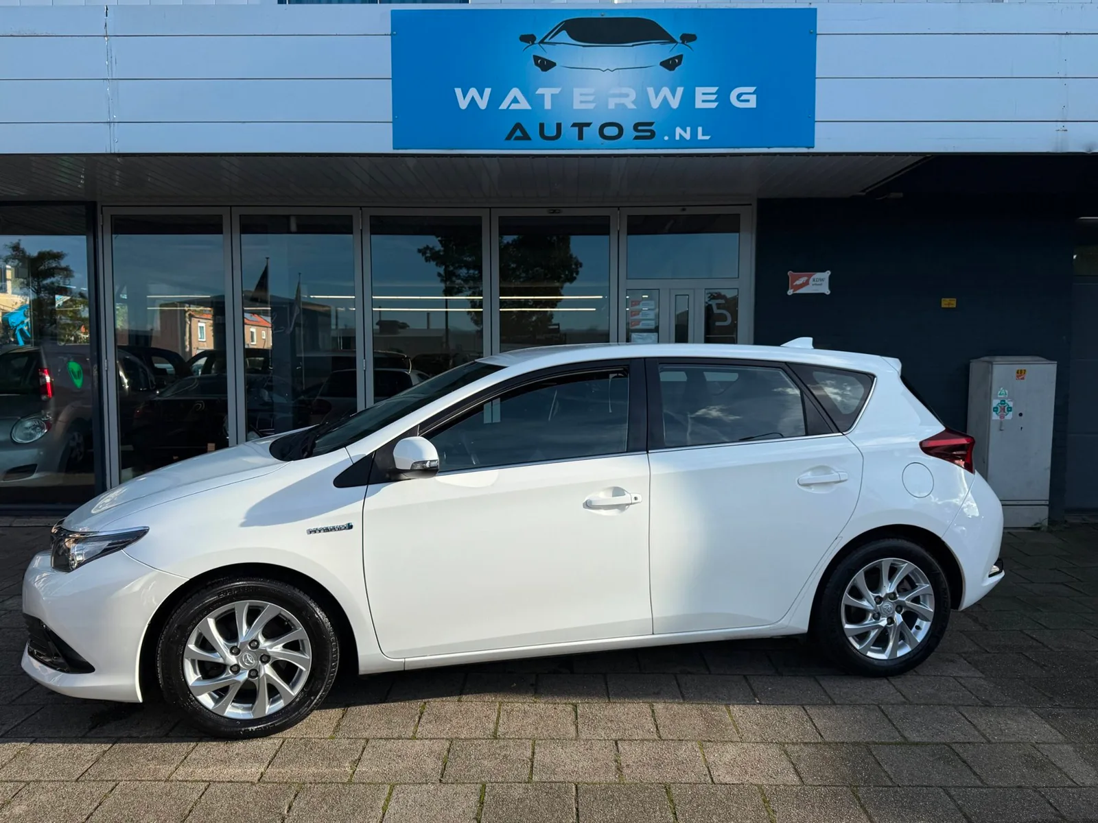 Toyota Auris (2015) — foto 1