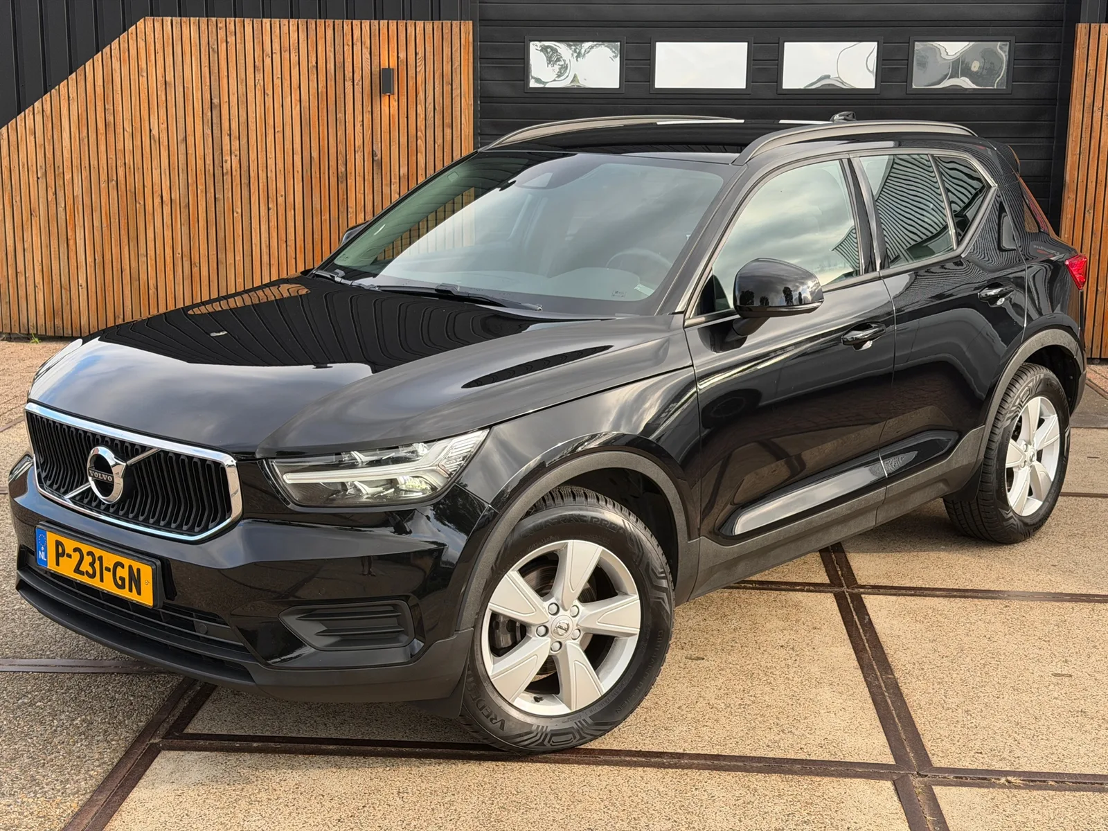 Volvo XC40 (2022) — foto 1