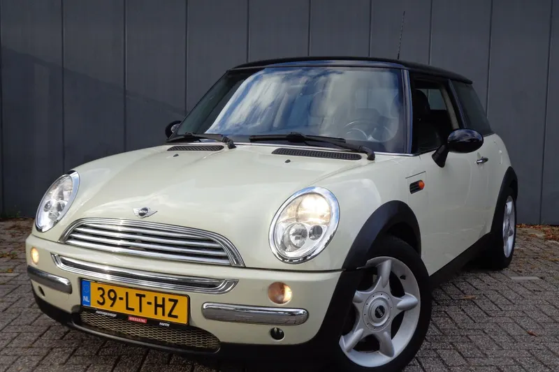 MINI Cooper (2003)