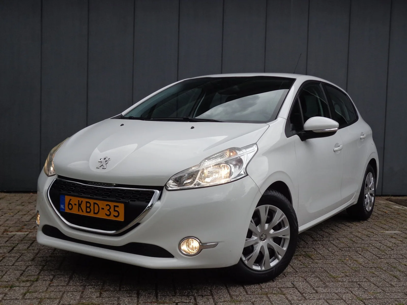 Peugeot 208 (2013) — foto 1