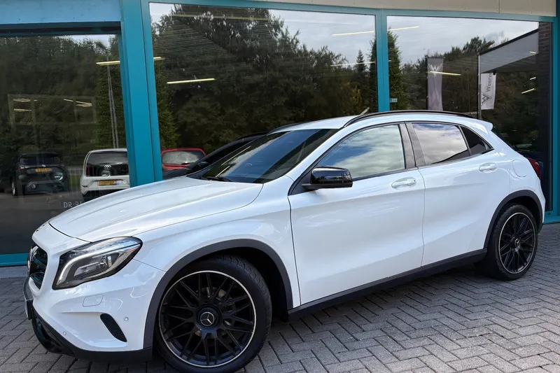 Mercedes-Benz GLA (2015)