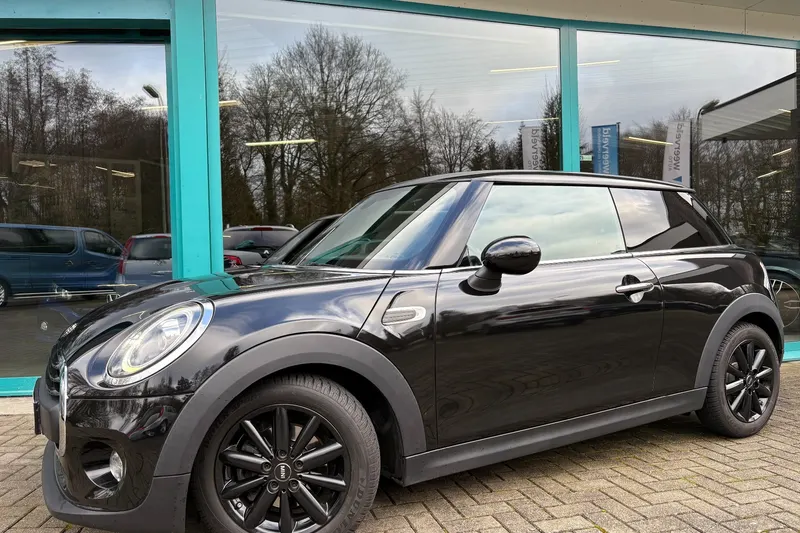 MINI One (2021)