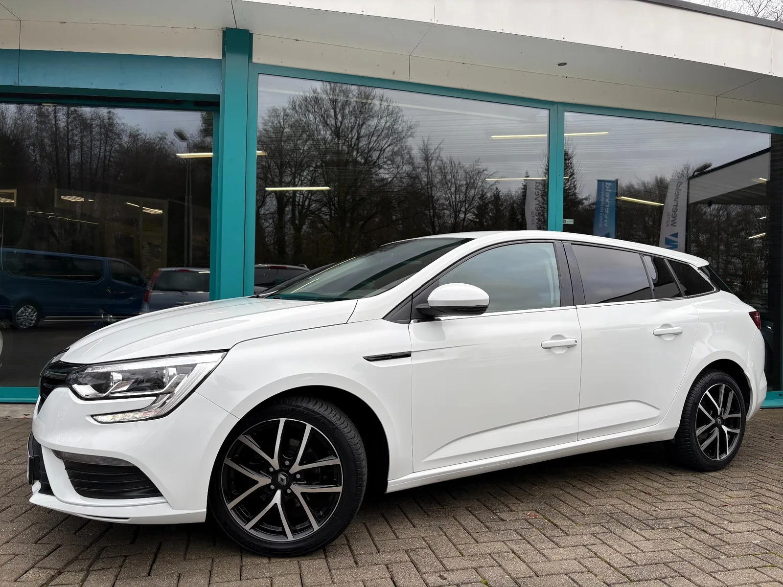 Renault Mégane (2017) — foto 1