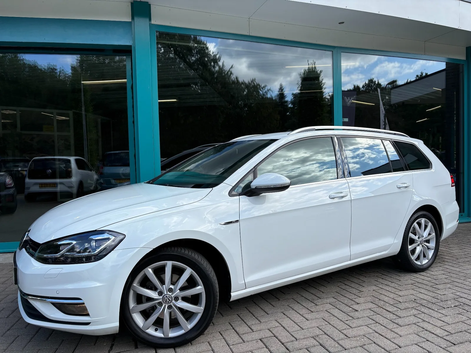 Volkswagen Golf (2020) — foto 1