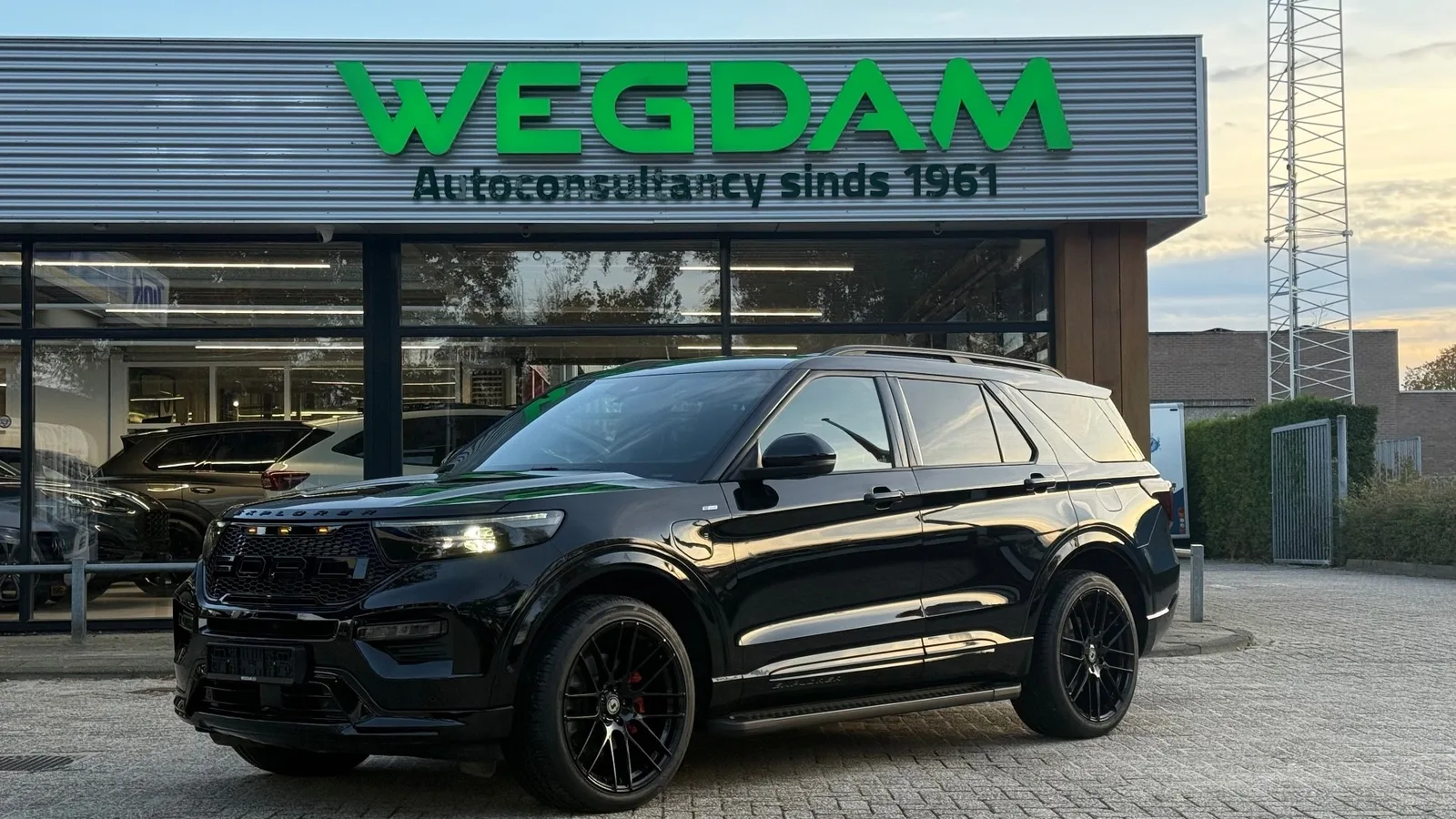 Ford Explorer (2024) — foto 1