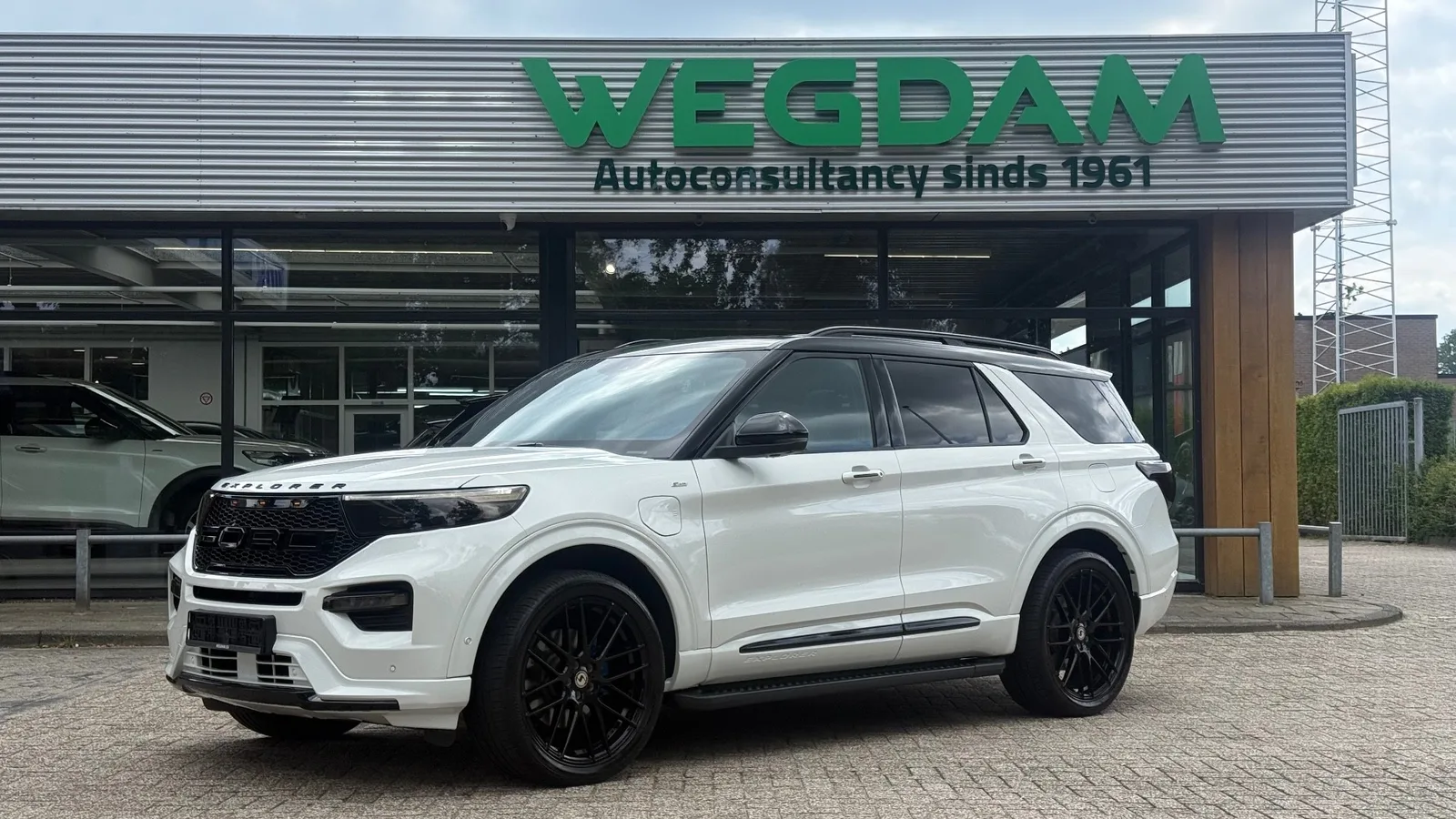 Ford Explorer (2024) — foto 1