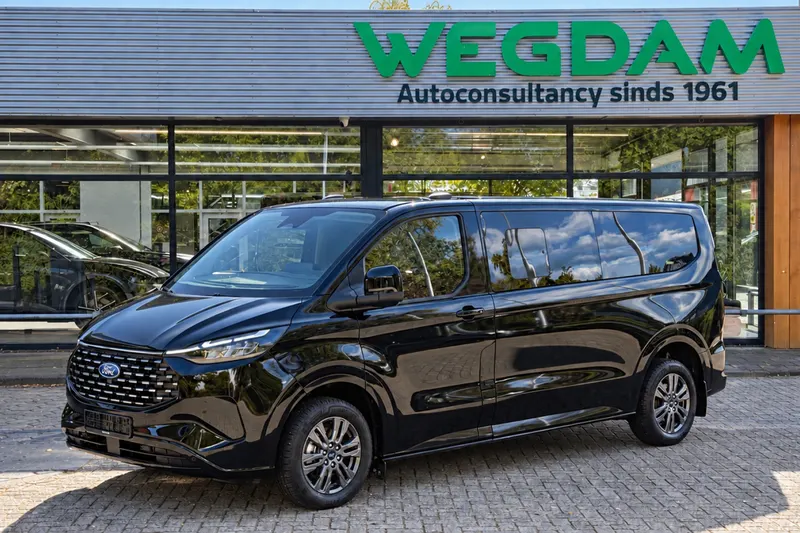 Ford Tourneo Custom (2025)
