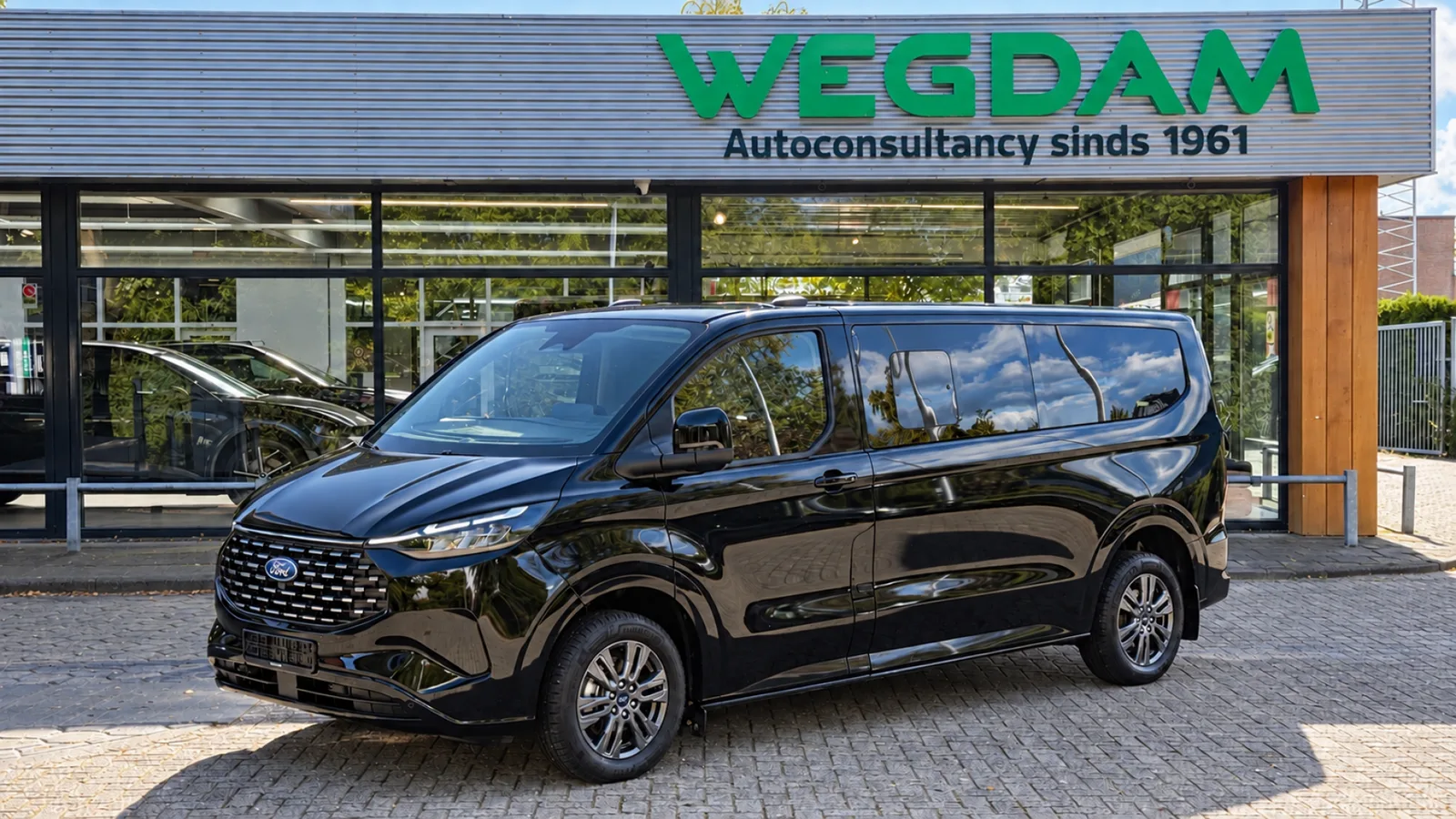 Ford Tourneo Custom (2025) — foto 1